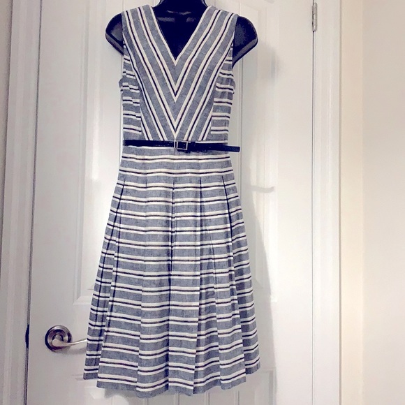 V-neck fit and flare pleated dress Size 2 $15 if you Buy 2 Dresses or more - Picture 1 of 8